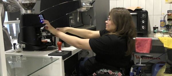 Бизнес без ограничений: инклюзивное кафе с особенным персоналом - Sputnik Беларусь