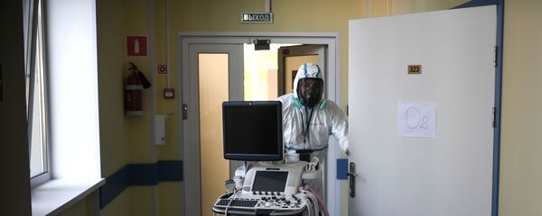 Работа медицинского персонала в красной зоне больницы, архивное фото Работа медицинского персонала в красной зоне больницы, архивное фото - Sputnik Беларусь