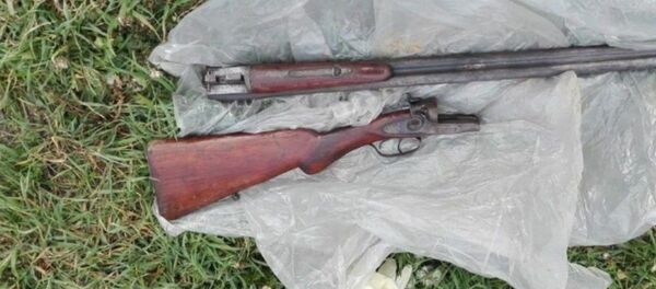 Изъятое у подозреваемых охотничье ружье - Sputnik Беларусь