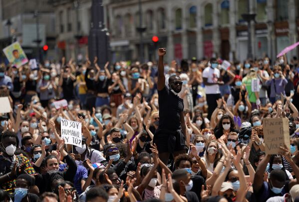 Протест против расизма на площади Пуэрта-дель-Соль в Мадриде - Sputnik Беларусь