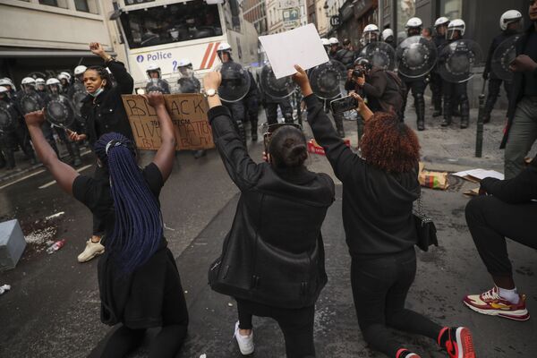  Во время акции протеста против расизма в Брюсселе - Sputnik Беларусь