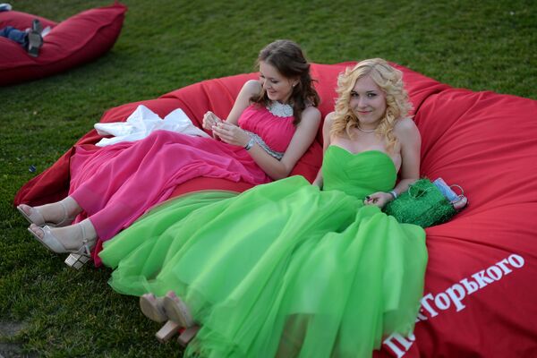 Раз в школе нельзя, поедем на природу! Как пройдут выпускные в Беларуси - Sputnik Беларусь