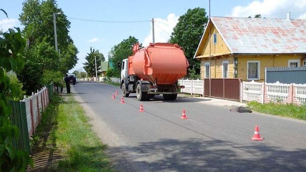 Пенсионерка погибла под колесами мусоровоза в Берестовицком районе - Sputnik Беларусь
