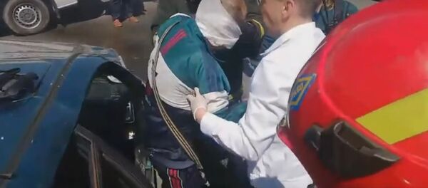 Спасатели показали, как доставали из разбитых авто пострадавших в ДТП - Sputnik Беларусь