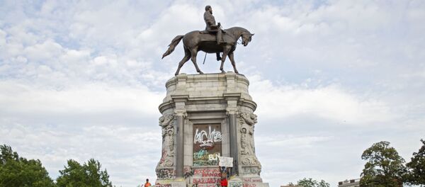 Памятник генералу Роберту Ли в Ричмонде Памятник генералу Роберту Ли в Ричмонде - Sputnik Беларусь