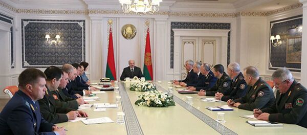 Нарада з удзелам прэзідэнта Аляксандра Лукашэнкі па пытаннях дзейнасці дзяржорганаў сістэмы забеспячэння нацыянальнай бяспекі Нарада з удзелам прэзідэнта Аляксандра Лукашэнкі па пытаннях дзейнасці дзяржорганаў сістэмы забеспячэння нацыянальнай бяспекі - Sputnik Беларусь