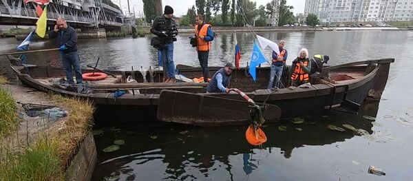 Чистое море: как экоактивисты очищают от мусора водоемы - видео - Sputnik Беларусь