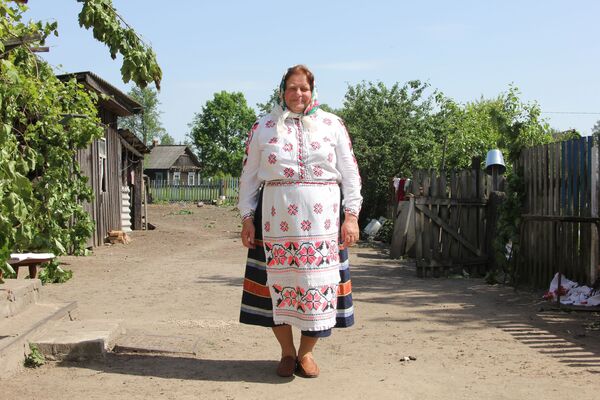 Імкнемся перадаць традыцыю моладзі: па Лобчы зноў вадзілі Кусту Імкнемся перадаць традыцыю моладзі: па Лобчы зноў вадзілі Кусту - Sputnik Беларусь