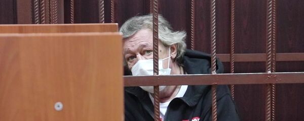 Михаил Ефремов во время избрания меры пресечения в Таганском суде Москвы - Sputnik Беларусь