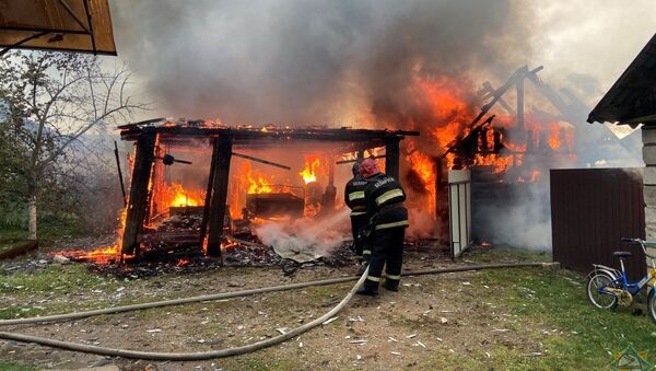 Молния сожгла гараж в Докшицком районе - Sputnik Беларусь