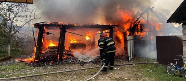 Молния сожгла гараж в Докшицком районе - Sputnik Беларусь