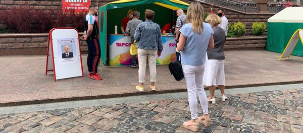 Пикет по сбору подписей в поддержку Александра Лукашенко в Гродно - Sputnik Беларусь