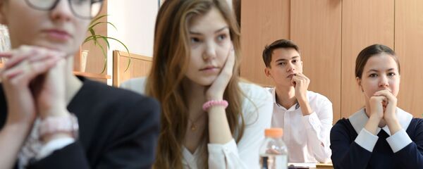 Школьники на экзамене, архивное фото Школьники на экзамене, архивное фото - Sputnik Беларусь