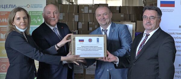 Медицинские перчатки передали для белорусских врачей в подарок  - Sputnik Беларусь