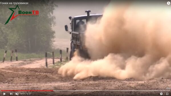 Гонки на грузовиках: грязи не боятся не только танки – видео - Sputnik Беларусь