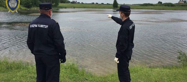 Следователи работают на месте гибели супружеской пары в Пуховичском районе Следователи работают на месте гибели супружеской пары в Пуховичском районе - Sputnik Беларусь