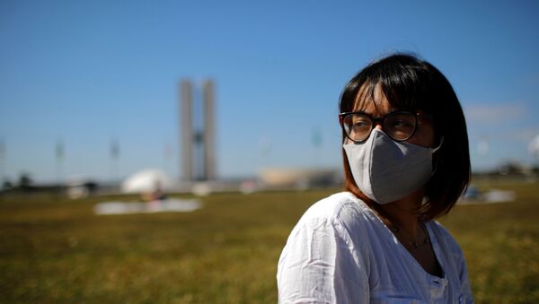 Женщина в защитной маске в Бразилии - Sputnik Беларусь