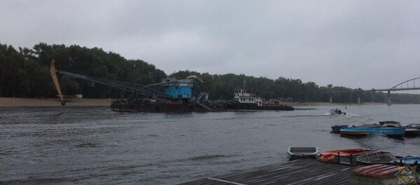 Лодка столкнулась с краном в Гомеле - Sputnik Беларусь