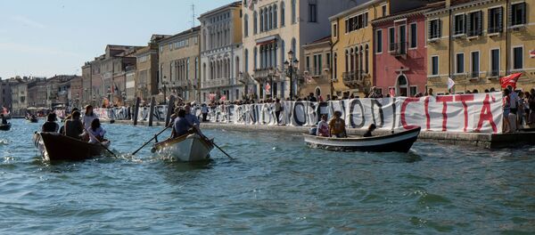 Протест против массового туризма в Венеции - Sputnik Беларусь