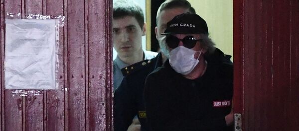 Актер Михаил Ефремов выходит из Таганского суда в Москве - Sputnik Беларусь
