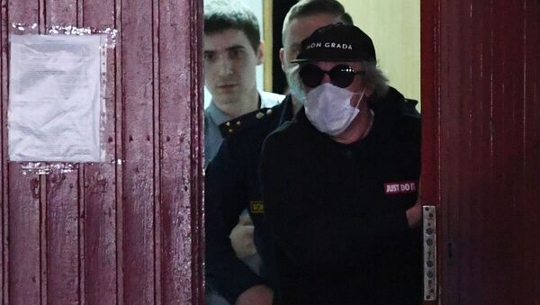 Актер Михаил Ефремов выходит из Таганского суда в Москве - Sputnik Беларусь