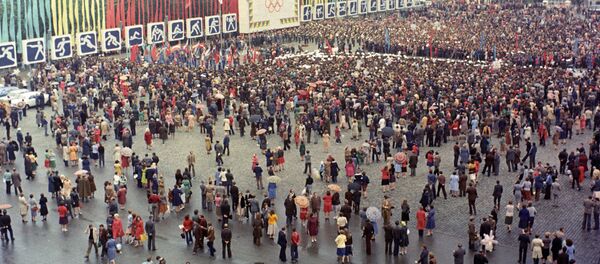 Кастрычніцкая плошча Мінска падчас Алімпіяды-80 Кастрычніцкая плошча Мінска падчас Алімпіяды-80 - Sputnik Беларусь