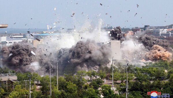 Взрыв координационного бюро Южной Кореи в городе Кэсон - Sputnik Беларусь
