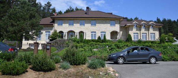 Дом Виктора Бабарико в деревне Мочаны Логойского района Дом Виктора Бабарико в деревне Мочаны Логойского района - Sputnik Беларусь