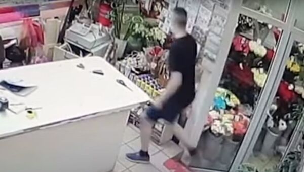 Парень вышел из СИЗО и тут же ограбил цветочный магазин - Sputnik Беларусь
