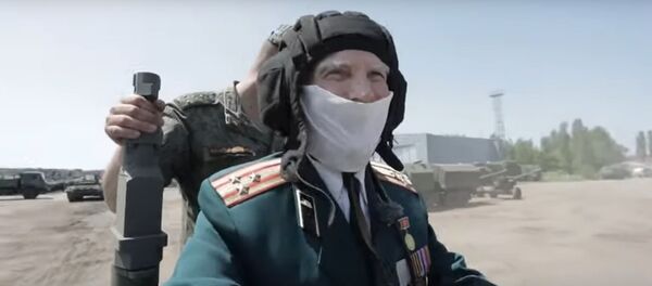 Ветерана-танкиста позвали на репетицию парада - видео - Sputnik Беларусь