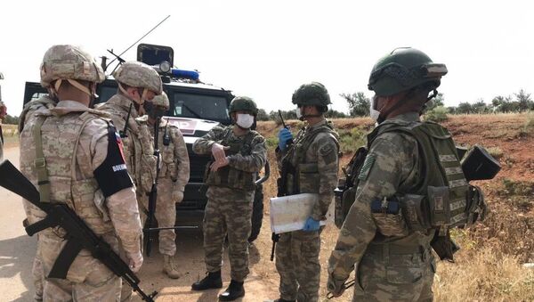 Российские и турецкие военные проводят патрулирование трассы М-4 в Сирии - Sputnik Беларусь