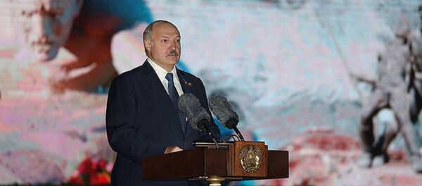 Лукашенко выступает в Берестской крепости 22 июня 2020 года Лукашенко выступает в Берестской крепости 22 июня 2020 года - Sputnik Беларусь