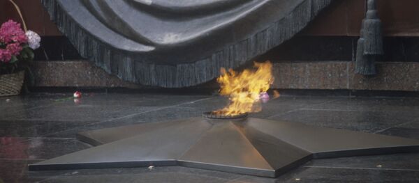 LIVE: Возложение цветов к Могиле Неизвестного Солдата - Sputnik Беларусь