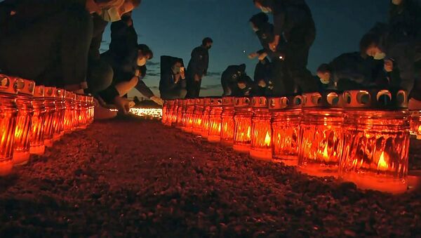 Тысячи свечей в память о жертвах войны - Sputnik Беларусь