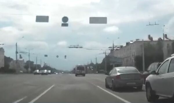 Инспекторы ГАИ оперативно доставили задыхающегося ребенка медикам - Sputnik Беларусь