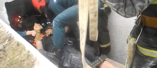 Рабочего достали спасатели из-под рухнувшей на стройке плиты в Гомеле - Sputnik Беларусь