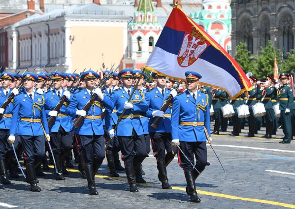 Парадный расчет армии Сербии во время военного парада Победы в Москве - Sputnik Беларусь