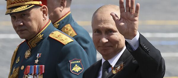Президент РФ В. Путин принял участие в военном параде в ознаменование 75-летия Победы Президент РФ В. Путин принял участие в военном параде в ознаменование 75-летия Победы - Sputnik Беларусь
