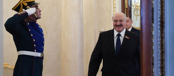 Александр Лукашенко на церемонии встречи президентом РФ Владимиром Путиным в Кремле перед началом военного парада Александр Лукашенко на церемонии встречи президентом РФ Владимиром Путиным в Кремле перед началом военного парада - Sputnik Беларусь