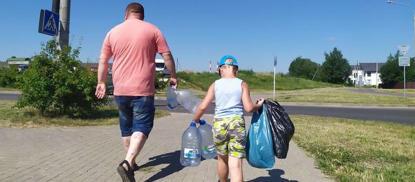 Минчане идут за водой - Sputnik Беларусь