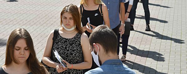 Абітурыенты перад ЦТ Абітурыенты перад ЦТ - Sputnik Беларусь