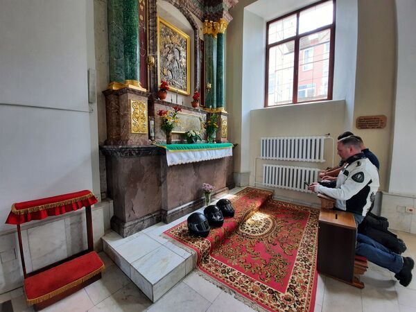 Молодые священники хотят посетить все места особо почитания Девы Марии в Беларуси и закончить путь в Будславе - Sputnik Беларусь