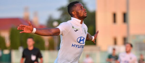 Нападающий клуба Ислочь Момо Янсане Нападающий клуба Ислочь Момо Янсане - Sputnik Беларусь