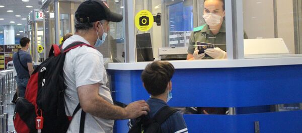 Работа пограничников в Национальном аэропорту Минск - Sputnik Беларусь