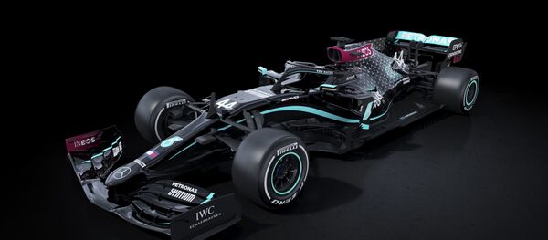 Болид Mercedes в антирасистской ливрее - Sputnik Беларусь