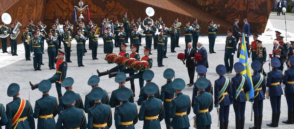Пуцін і Лукашэнка адкрылі мемарыял Савецкаму салдату пада Ржэвам Пуцін і Лукашэнка адкрылі мемарыял Савецкаму салдату пада Ржэвам - Sputnik Беларусь