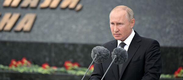 Президент РФ Владимир Путин выступает на церемонии открытия Ржевского мемориала Советскому солдату - Sputnik Беларусь