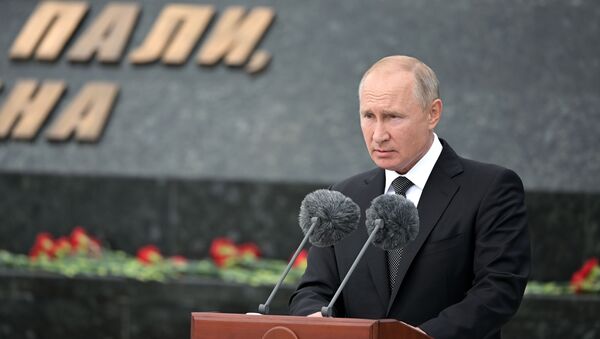 Президент РФ Владимир Путин выступает на церемонии открытия Ржевского мемориала Советскому солдату - Sputnik Беларусь