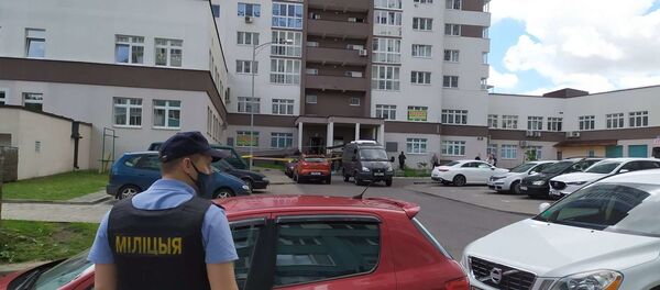 Жестокая ревность? Видео с места трагедии в столичной многоэтажке Жестокая ревность? Видео с места трагедии в столичной многоэтажке - Sputnik Беларусь