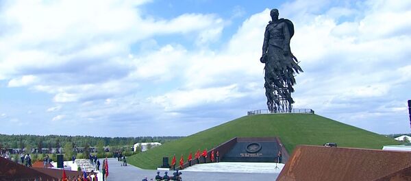 Пуцін і Лукашэнка адкрылі Ржэўскі мемарыял Савецкаму салдату - відэа Пуцін і Лукашэнка адкрылі Ржэўскі мемарыял Савецкаму салдату - відэа - Sputnik Беларусь
